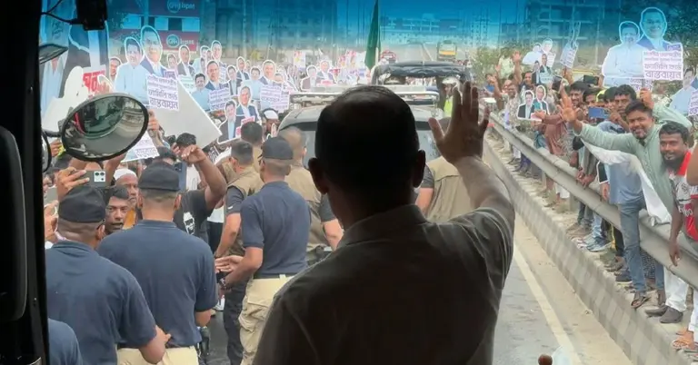 বগুড়ার উদ্দেশে রওনা দিয়েছেন